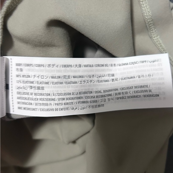 NWT ABERCROMBIE & FITCH Soft Seamless Square Neck Cap Sleeve Tee Minimalist Sz L - Picture 9 of 10